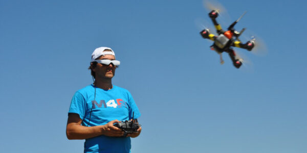 Школа обучение FPV полетам Школа обучение FPV полетам