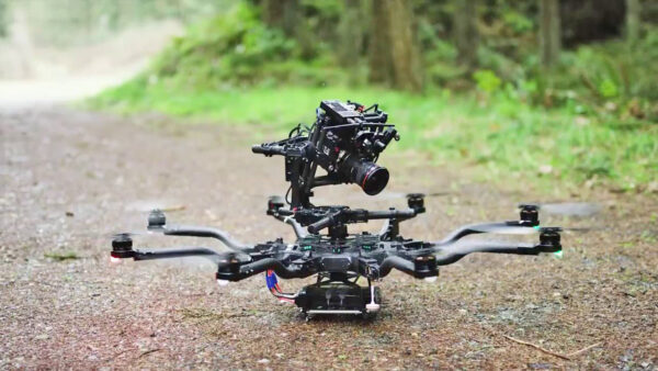 alta-8 Октакоптер "Alta 8" компании FreeFly Systems с верхним креплением съемочной камеры